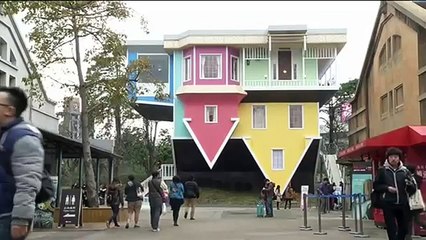 tmp_28043-Upside-down house in Taiwan draws a crowd1297767360