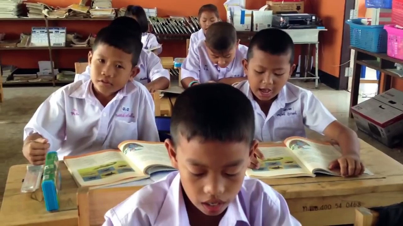 แม่ไก่ในตะกร้า