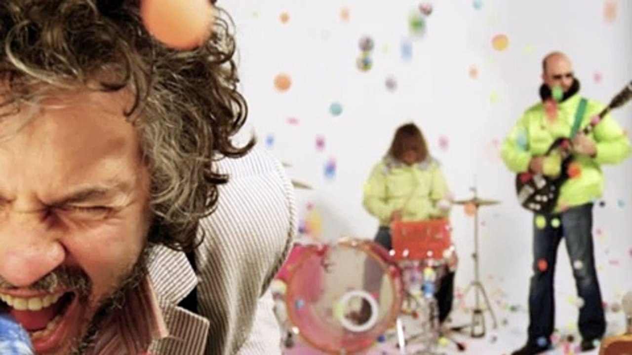 Notorious BIG vs. The Flaming Lips - Hypnotize Magicians In The Morning (The Last AK-47 mashup)