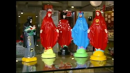 Artista que transformou imagens de santos em personagens famosos é ameaçada