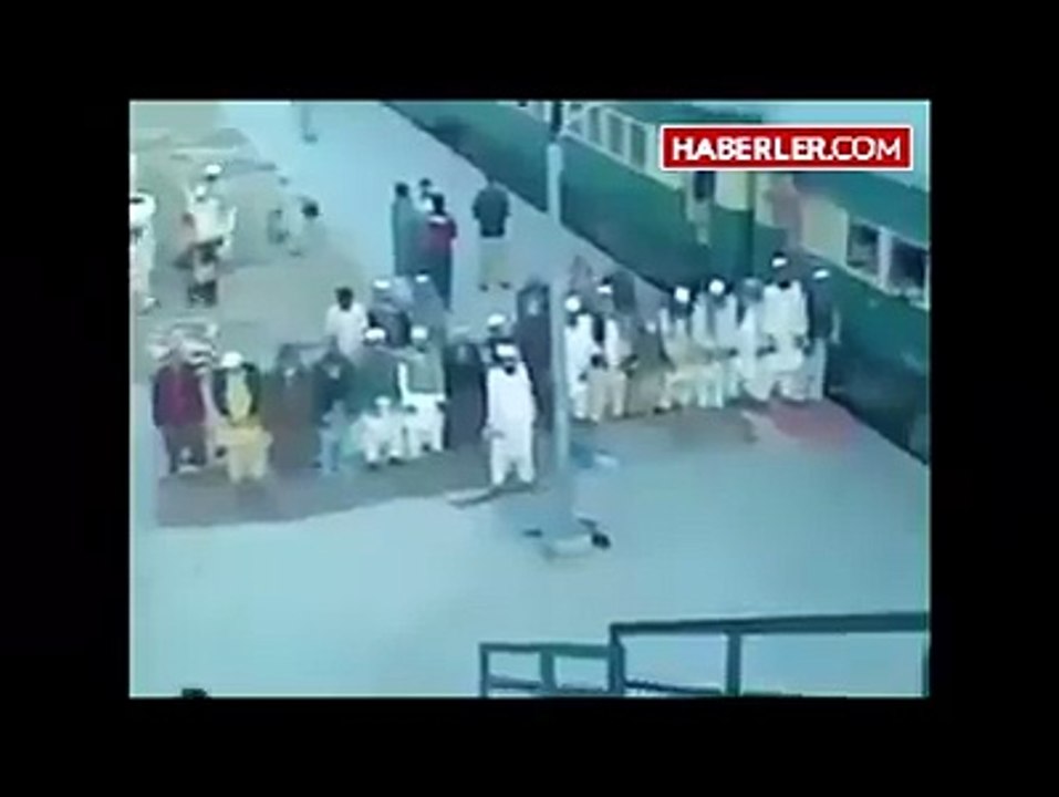 Pilih Naik Kereta Dibandingkan Sholat