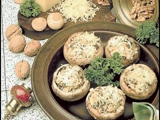 Грибы, фаршированные сыром и орехами