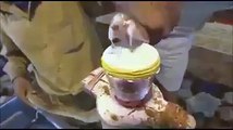 انسانی خون میں جب سانپ کے زہر کو ملایا گیا تو ایک حیرت انگیز ویڈیو