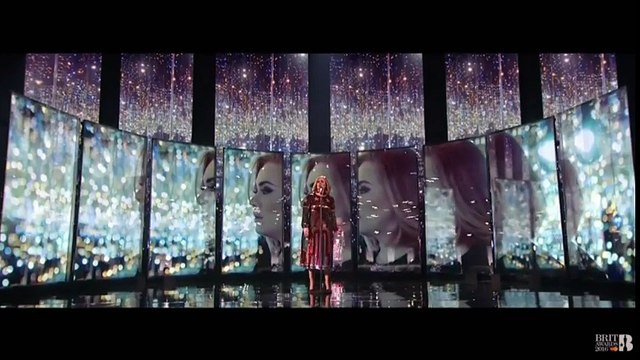 Adele chante When We Were Young lors des Brit Awards 2016