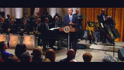 Obama canta em homenagem a Ray Charles na Casa Branca