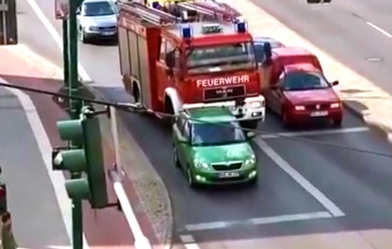 Driver Hits Fire Truck İntentionally Blocking Lanes