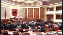 Opozita bllokon foltoren e Kuvendit, Topalli: Leskaj ik, në vend të Ramës të ulet Prenga - Ora News-