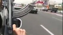 Así son las persecuciones policiales en Irán: tiros a toda velocidad