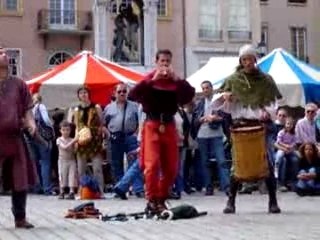 Musiciens et jongleur à la fête médiévale de Lyon