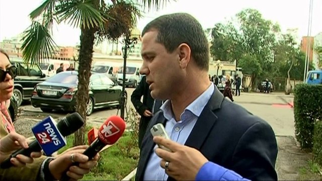 ARMANDO PRENGA VETEM 5 MINUTA NE KUVEND PER TE VOTUAR,“ISHTE E HERA E FUNDIT” LAJM mpg