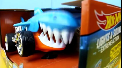Hot Wheels Sharkruiser chases & eats Lightning McQueen!