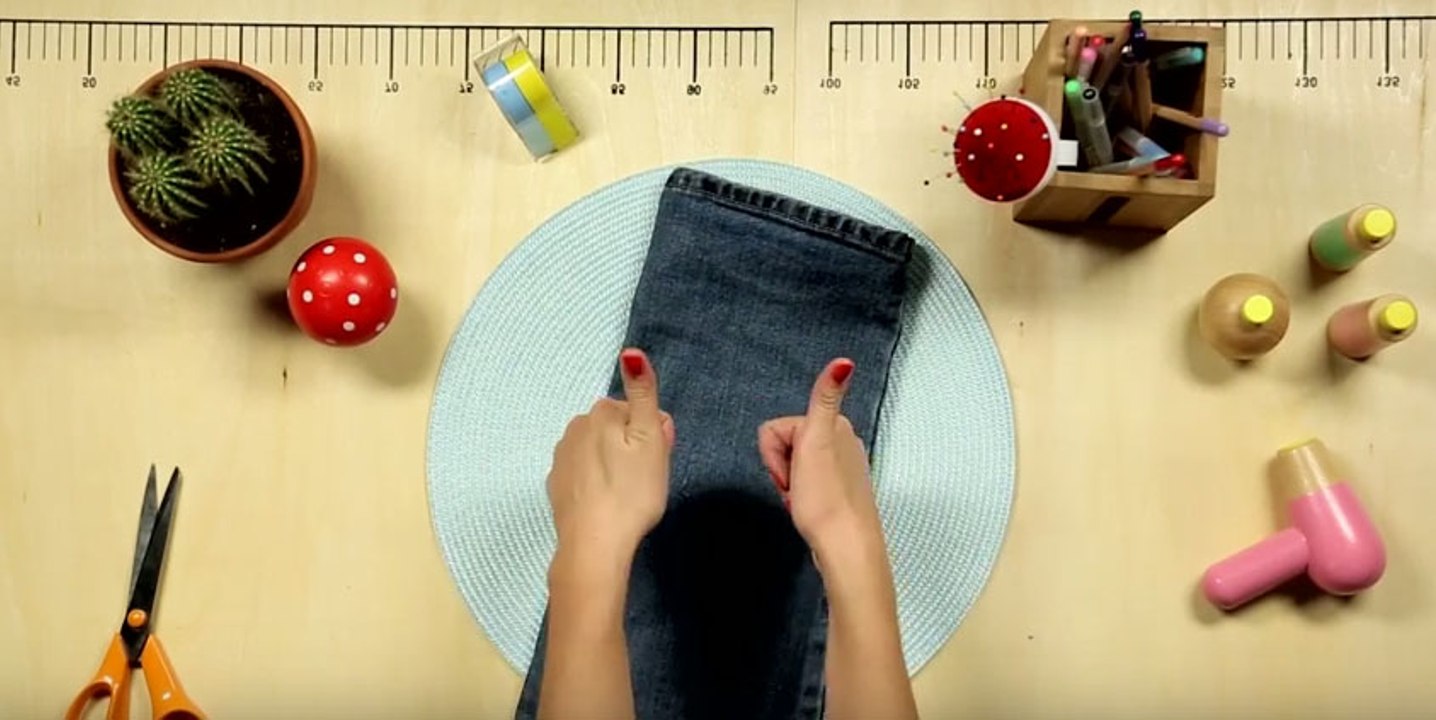 Tuto mode : comment rapiécer un jean troué ?