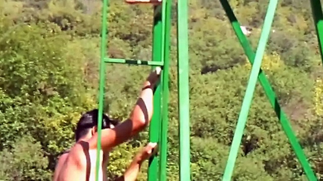 Прыжки в воду на батуте