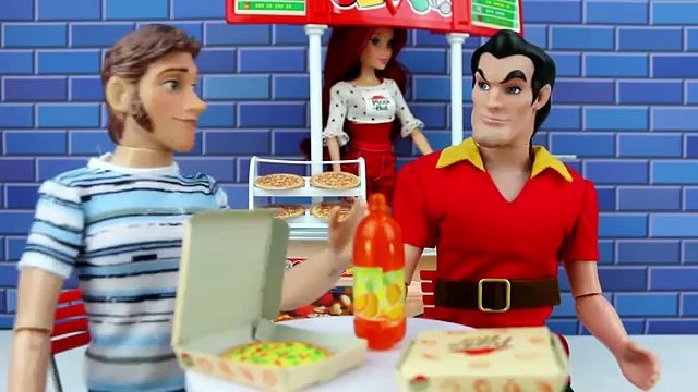 Frozen Anna and Elsa Food Fight Good vs Evil with Hans Kristoff Barbie. DisneyToysFan.