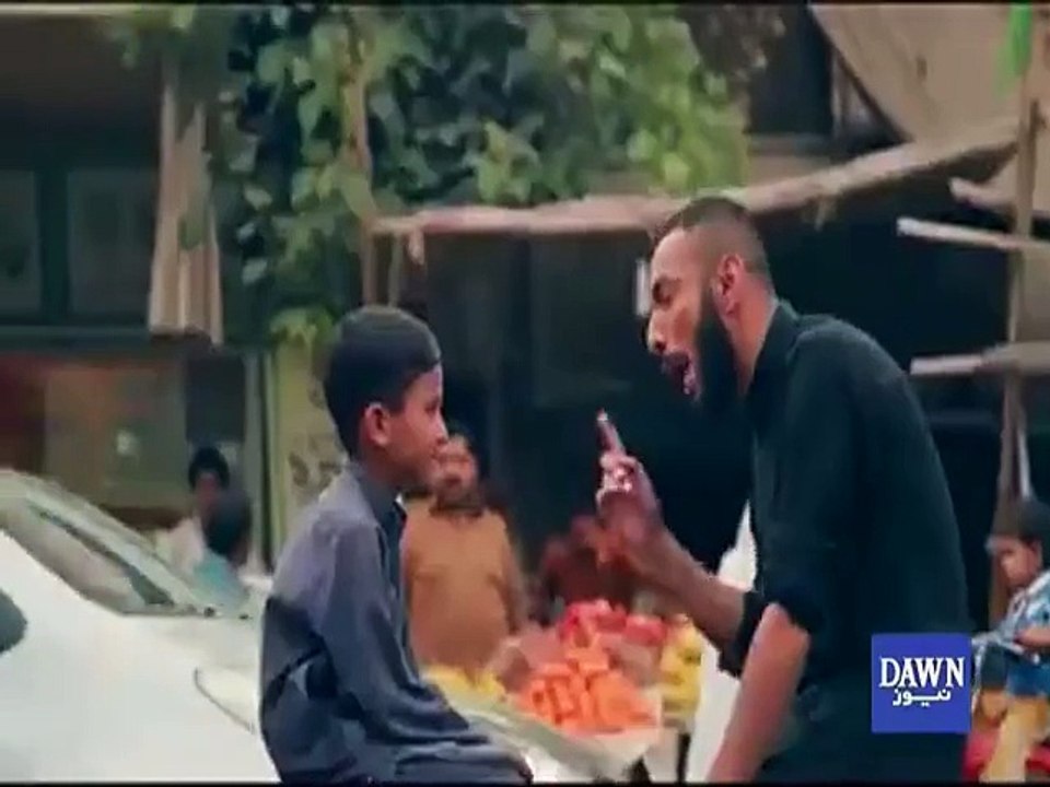 پاکستانی نژاد برطانوی فنکار کے گانے نے سوشل میڈیا پر.‬