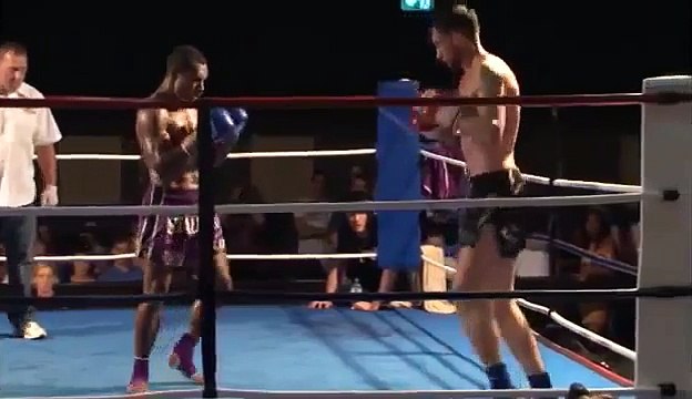 Il laisse son adversaire ko debout avec un coup très spectaculaire