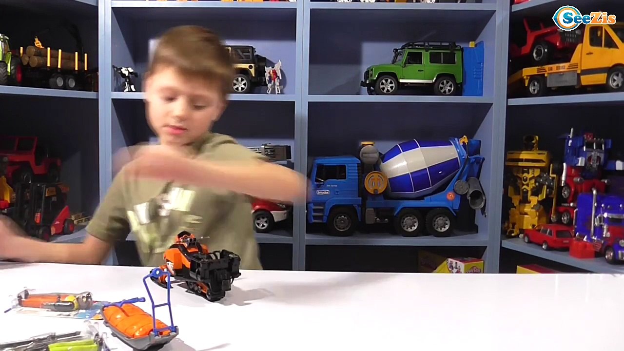 ✔ BRUDER машинка. Видео для детей. Игорек распа...
