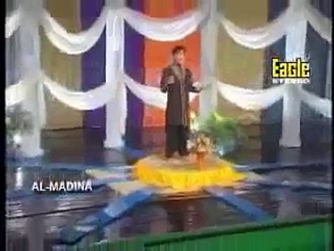 Nabi Ki Naat Ki Mehfil Urdu Naat Video Recited By Farhan Ali Qadri 2014.