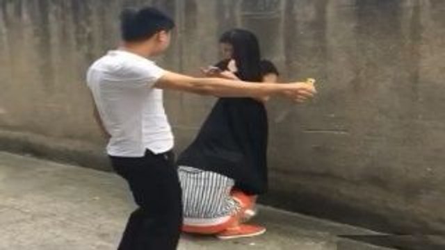 Ha Ha Funny Boy Larki Ke Gown Mein Ghus Gaya-Must Watch-Top Funny Videos-Top Prank Videos-Top Vines Videos-Viral Video-Funny Fails