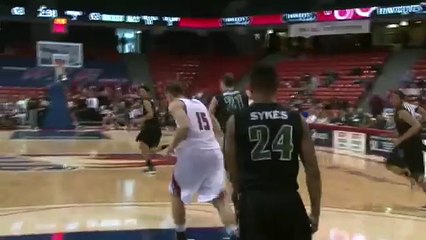 511 college basketball player Keifer Sykes skies for 2 dunks He looks like hes using a trampoline