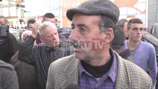 Report TV - Bulevardi Tiranës/ Banorët përplasen me policinë, nis shembja e banesave