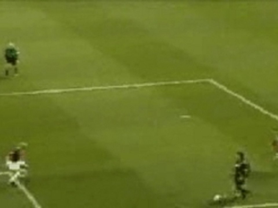 Football - Real Madrid's Redondo Dribbling
