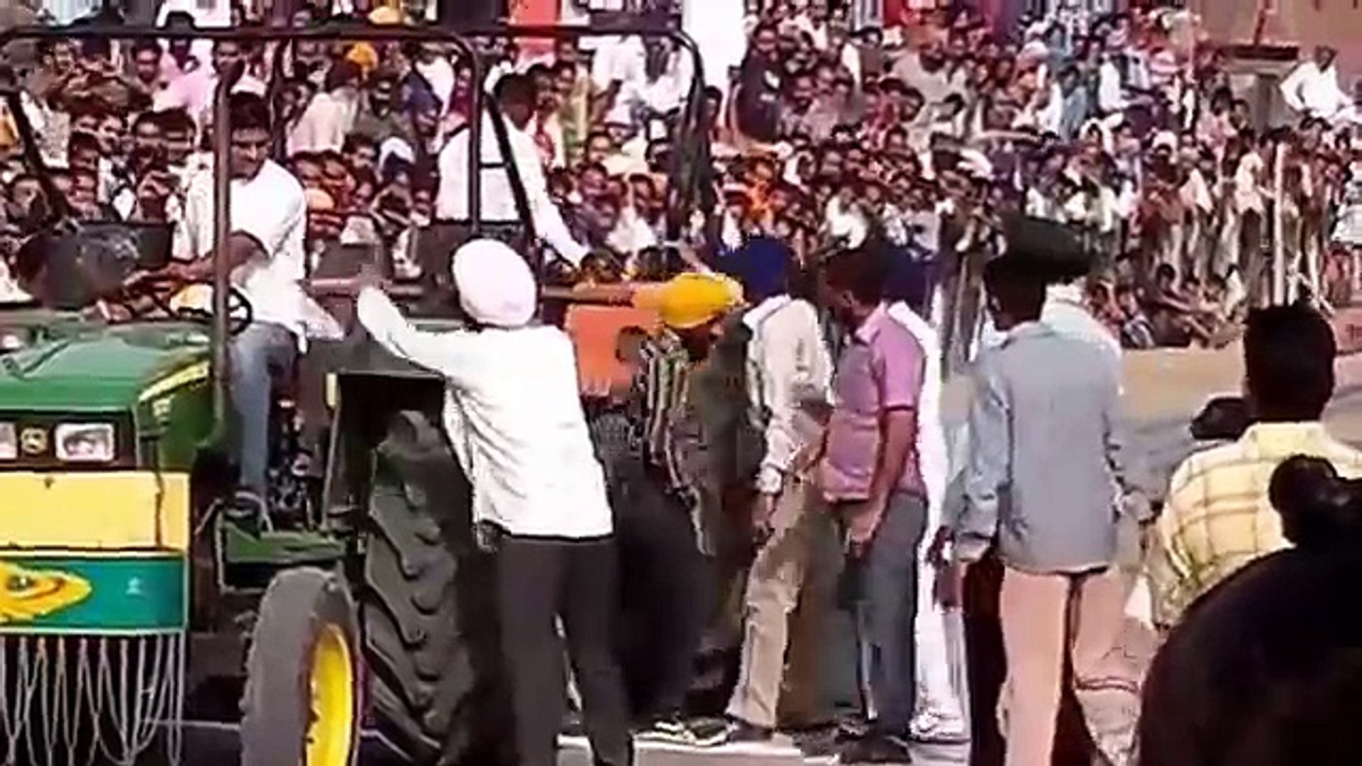Amazing Tractor Stunts in Punjabi Style 2015 (Latest Sport)