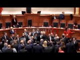 Report TV - Kaosi në Kuvend, Ruçi letër Metës: Të përjashtohen deputetë që gjuajtën
