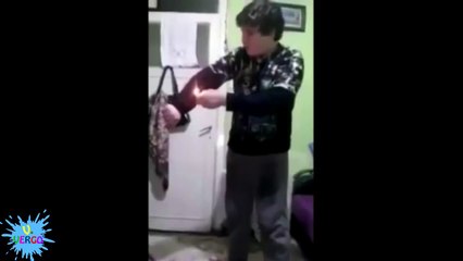 Kolunu ve Sırtını Yakan Ergen!