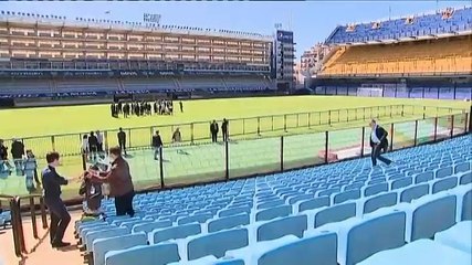 A Buenos Aires, François Hollande marque un but sur la pelouse mythique de la Bombonera