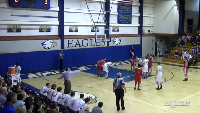 Un incroyable shoot au buzzer très longue distance
