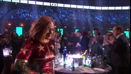 Скачать видео: 25 by Adele wins MasterCard British Album of the Year _ The BRIT Awards 2016