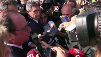 Hollande rend hommage aux victimes de la dictature argentine