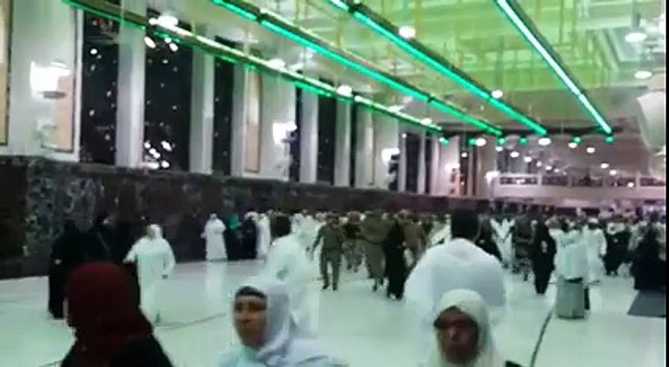 Muhammadu Buhari Yayin Gudanar Da Ibadar Umra