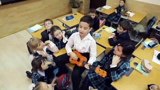 Этот мальчик взорвал Ютуб Очень классно поет