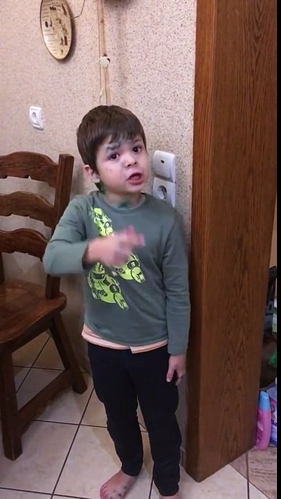 При малыше убили мышку. Его реакция удивительна!