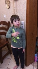 При малыше убили мышку. Его реакция удивительна!