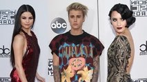 Celebrities Arrive At The 2015 American Music Awards- Justin Bieber, Selena Gomez And More