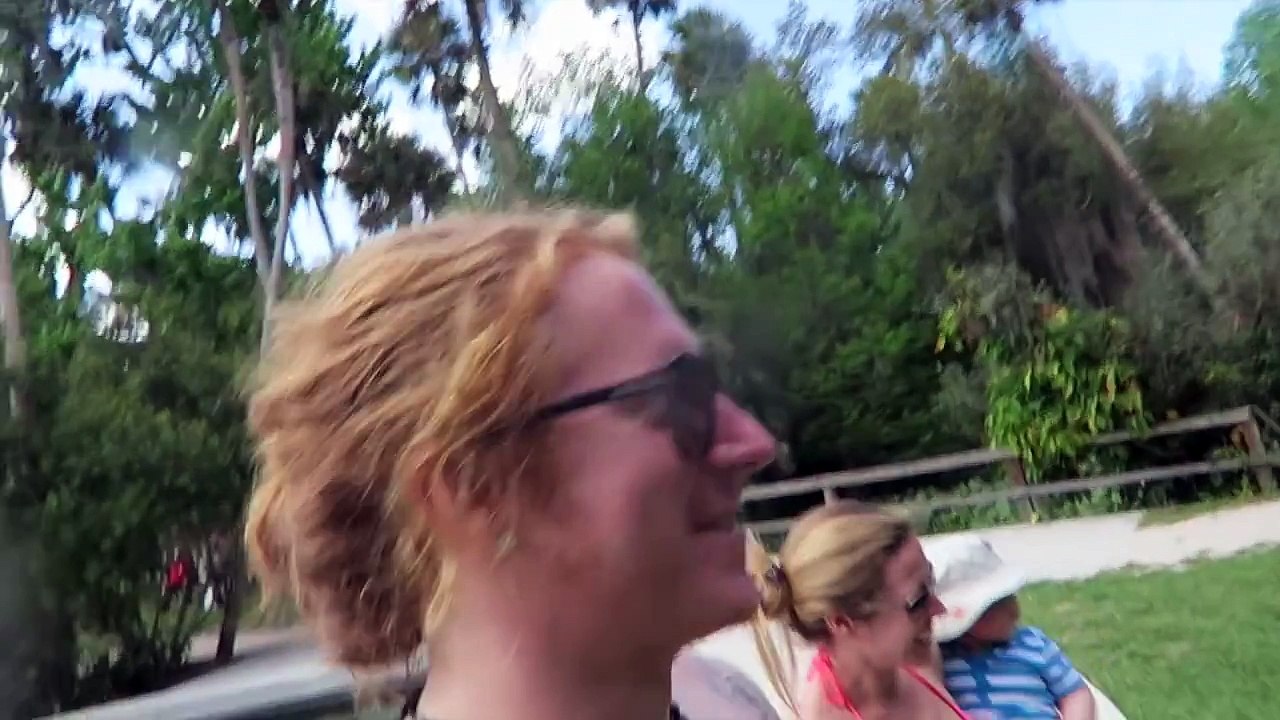 BIKINI GIRLS DO YOGA!!!! (vlog day 320)