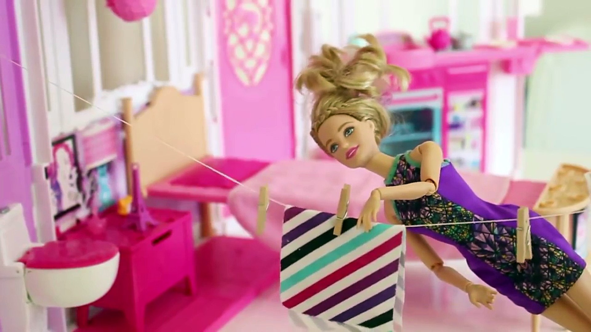 Boneca Barbie Anna Elsa Frozen Novelinha compra roupas moda loja Jogos de  vestir Portugues - Vidéo Dailymotion