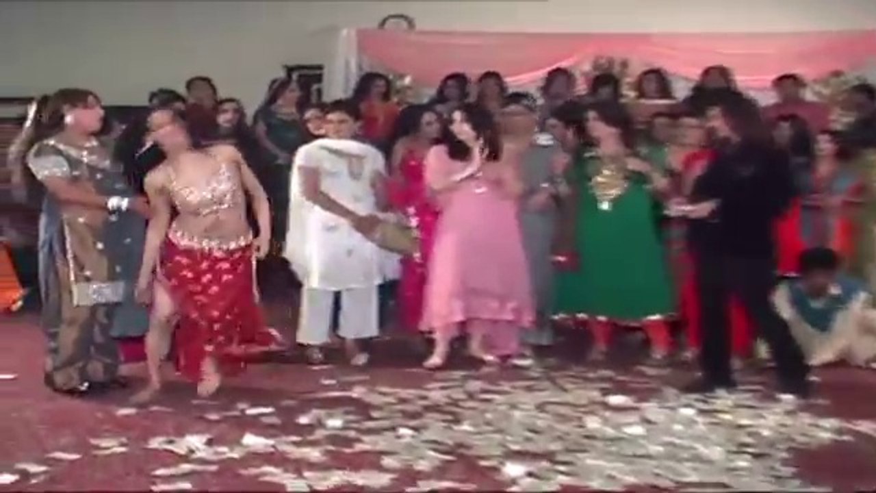MUJRA DANCE AT WEDDING PARTY 2016