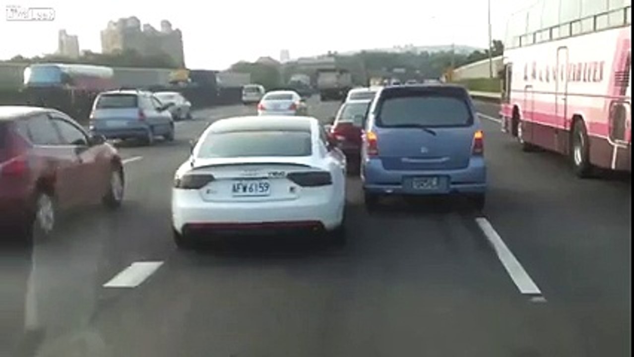 5 Şeritli Yola Sığamamak Yok Böyle Bir Şey