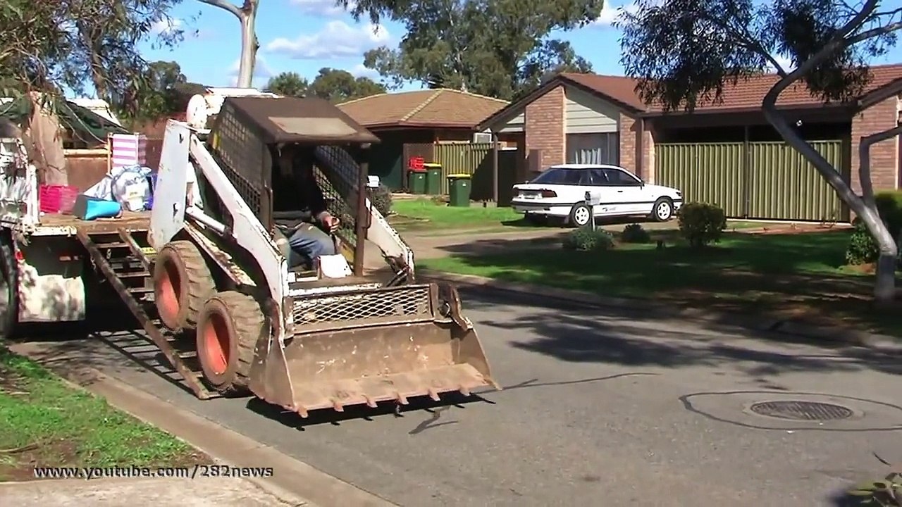 прикол Трюкач на Bobcat  Bobcat Tricks юмор и развлечения