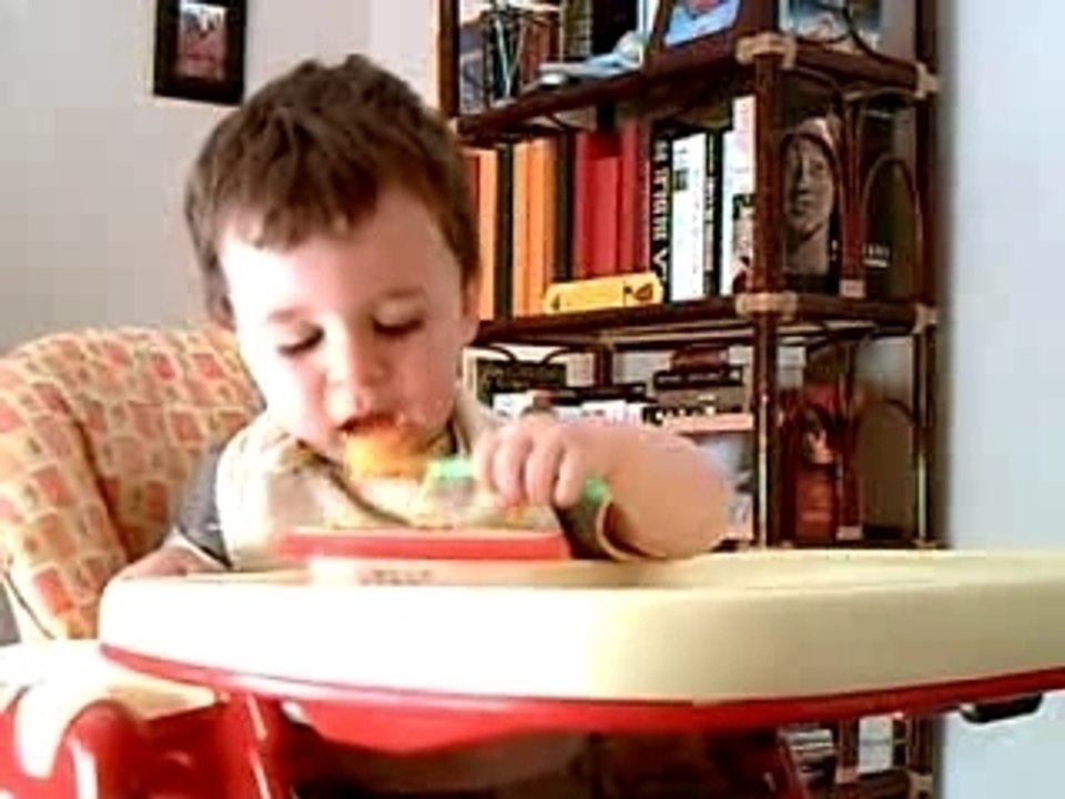 Adam mange tt seul bis