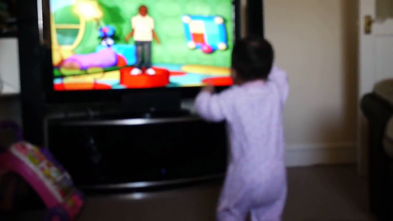Mickey mouse clubhouse - DANCING ON THE HOTDOG SONG