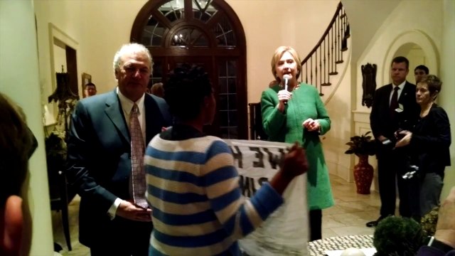 Hillary Clinton interrompue en plein discours par des activistes de black lives matter