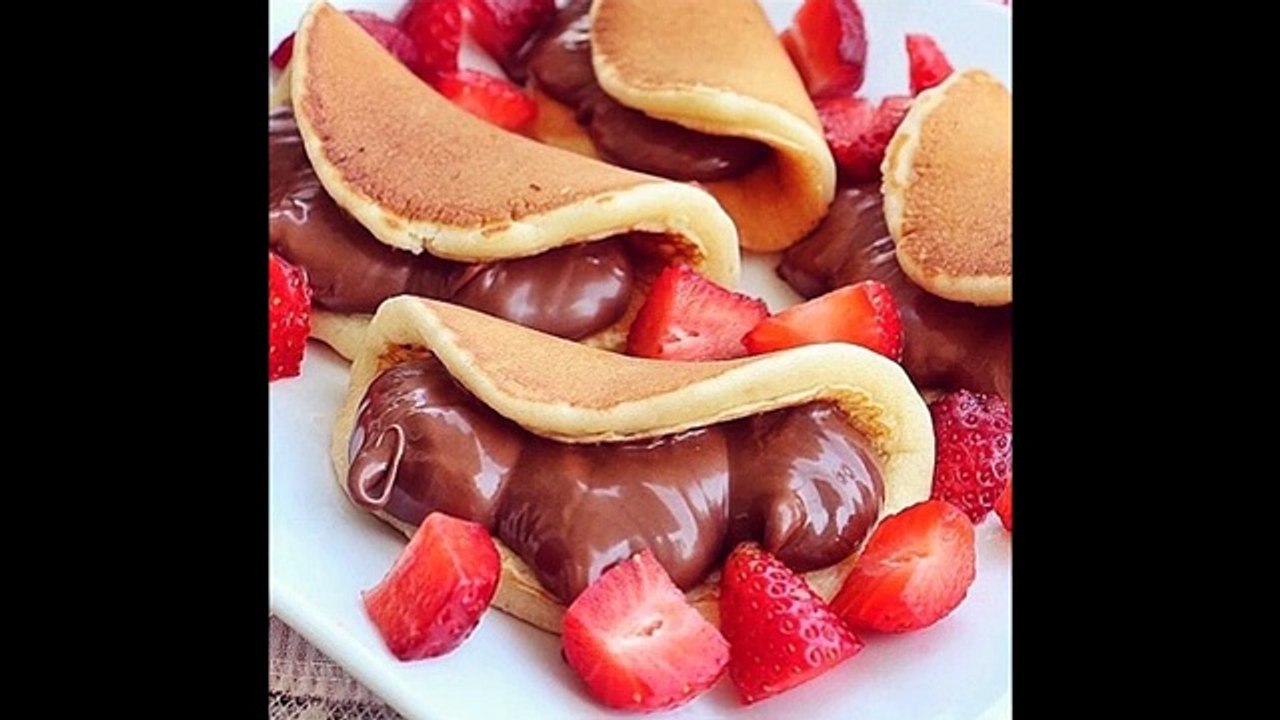PANCAKES CON CHOCOLATE Y FRESAS - Receta de postres fáciles y rápidas