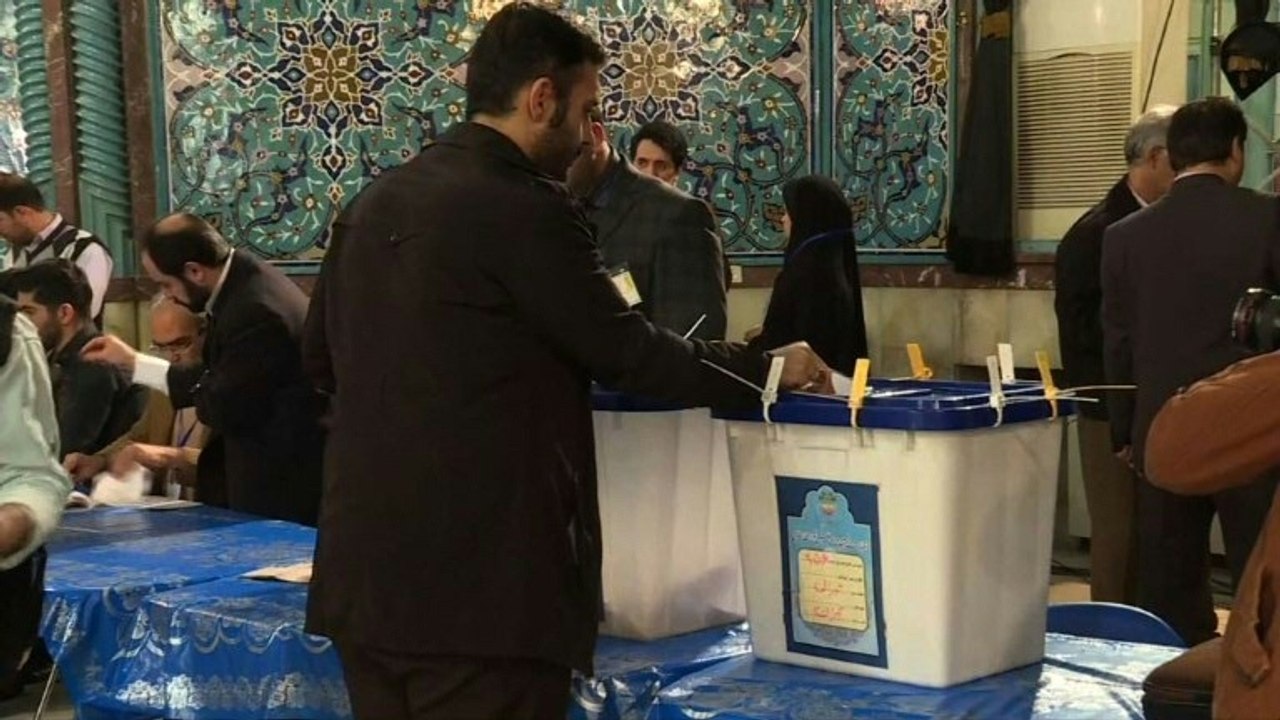 Les Iraniens aux urnes, pour ou contre la poursuite de l'ouverture