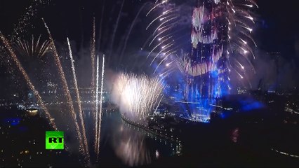 Dubai Burj Khalifa show marks start of New Year 2015 with sparkle