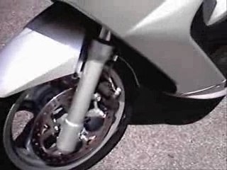 TOSI MOTO PRESENTE LE SATELIS 125 4V BY PEUGEOT